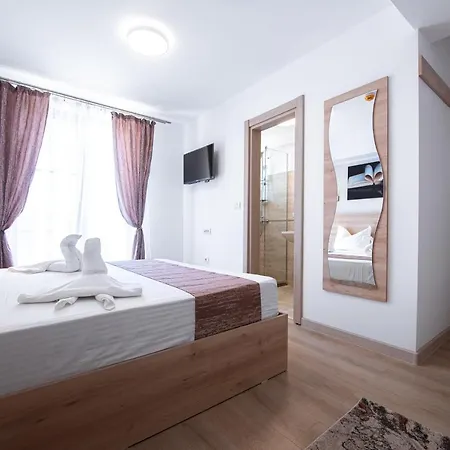 بيت ضيافة Polu-x