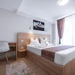 Polu-x Guest house Vama Veche