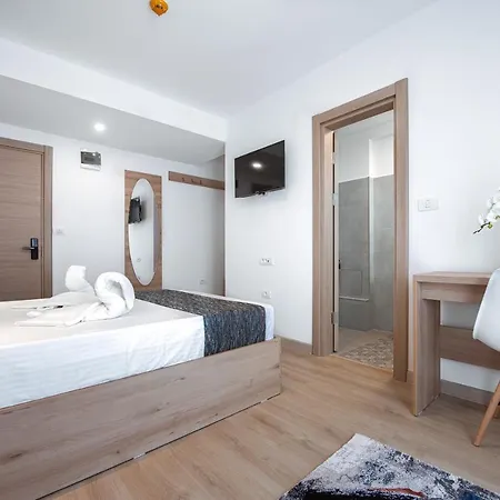 Polu-x Guest house *