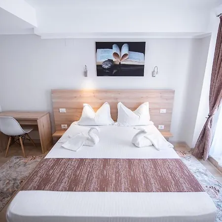 Polu-x Guest house *